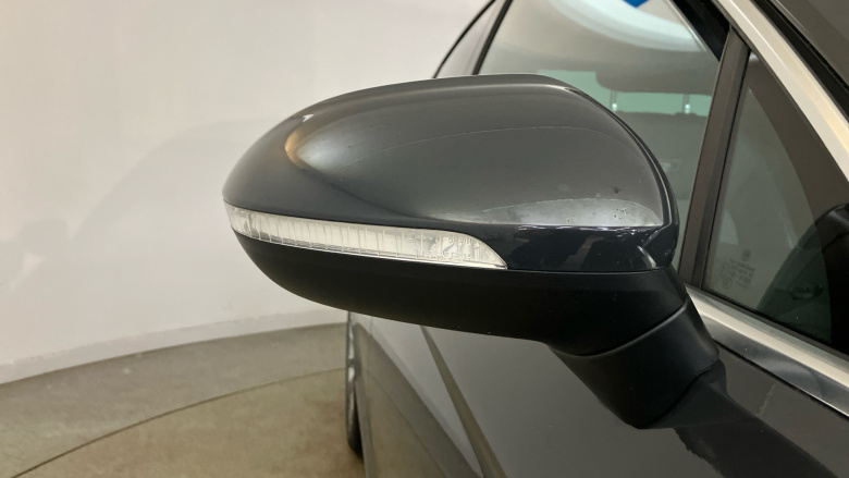Volkswagen Passat 2.0 TDI R-Line 4dr [Panoramic Roof] Diesel Saloon